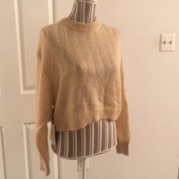 NEW with TAGS Aritzia crop sweater - Picture 4 of 4